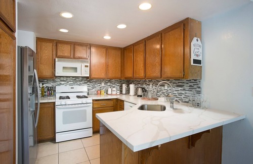 Oak Park Casa | Full 2Bd/2Ba Home in Oak Park w/ Garage and more