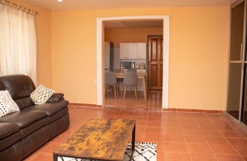 Freetown Casa | Full AirCon- 3Bed Villa- A/c- WiFi- HotWater