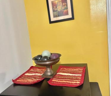 North Philadelphia West Apartamento | Full bed studio near Temple and Center city Philadelphia