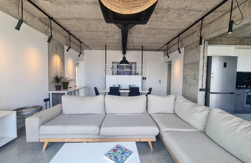 Bodrum City Center Apartamento | FULL CASTLE VİEW. 3+3 BRUTALIST CONCEPTIONAL DESIGN + 28sqm BALCONY + SAUNA