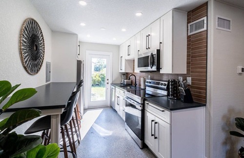 Cocoa Beach Apartamento | Beautifully Renovated 16 Bedroom Accommodation