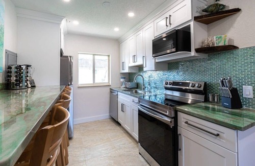 Cocoa Beach Apartamento | Beautifully Renovated 16 Bedroom Accommodation