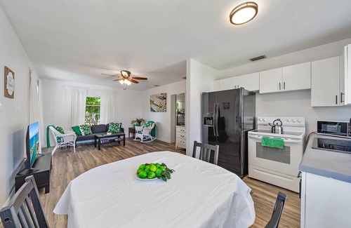 Laurel Casa | Full Duplex Nokomis Beach .7 Miles from The Beach