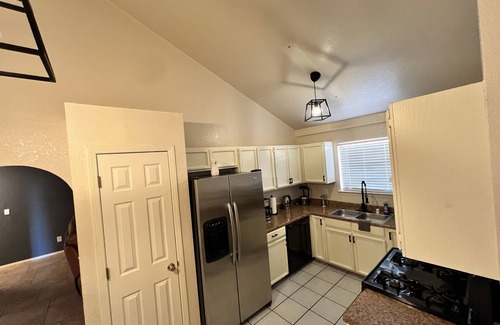 Biggs Field Casa | Full Home Cozy Stay on East