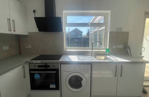 Peterborough Casa | Full House - 5 Beds - Wi-Fi