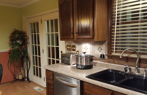 Boonville Casa | Casa completa, a pocos pasos del río Missouri, Katy Trail, tiendas y más.