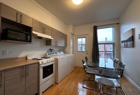 Verdun Casa | FULL KITCHEN 10min from DTOWN Room B