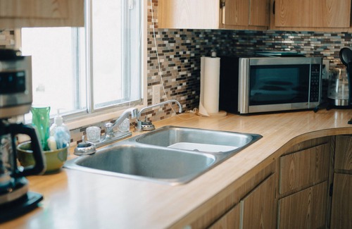 Maple Creek Casa | Full kitchen. Lots of parking. Free laundry, Wifi and Roku.