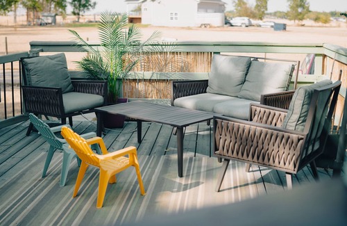 Maple Creek Casa | Full kitchen. Lots of parking. Free laundry, Wifi and Roku.