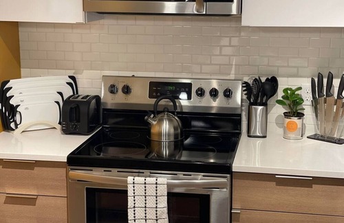 Hilltop Apartamento | Full Kitchen-YouTubeTV-Smart Locks/King Bed/Top Fl