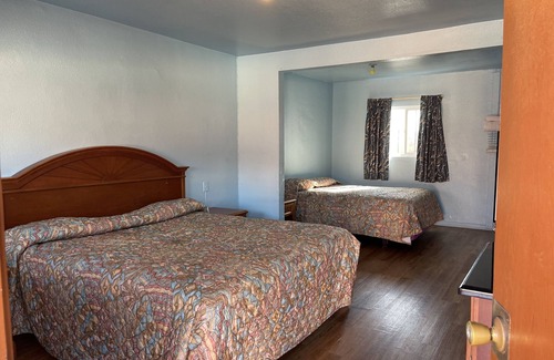 Los Angeles Hotel | Full Moon Inn