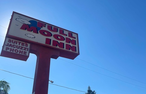 Los Angeles Hotel | Full Moon Inn