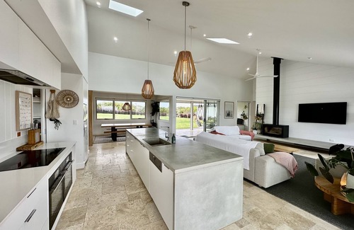 Inverloch Casa | Inlet Waters Escape - Amplia casa de 7 dormitorios y propiedad. Casa 5BR y 2 suites king