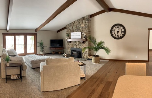 Central Wisconsin Casa | Full Service 2023 U.S. Senior Open Executive Waterfront Estate