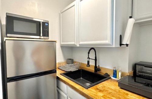 Central Oklahoma City Casa | Full-setup Studio Rainfall Shower & Washer #37a