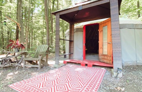 Rushville Alquiler De RV | Full Site Woodland Glamping Rental near 3 of NY's Finger Lakes for 14+