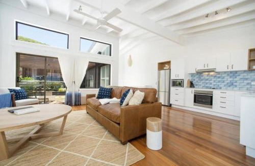 Byron Bay Casa | Fuller Holidays - Jane's on Wategos Unit 2, 37 Marine Pde-2 Bed Villa