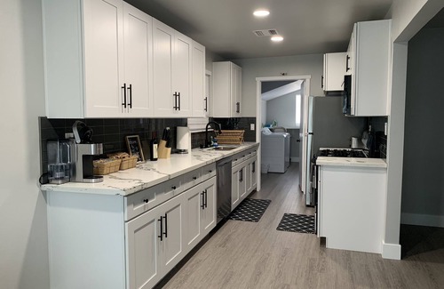 Fullerton Casa | Fullerton 1 mile from busy shopping, Anaheim, Buena Park
