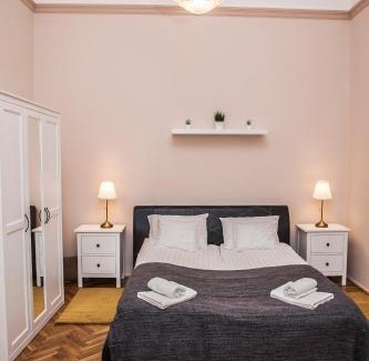Szeged Apartamento | Fullmoon Apartments 1