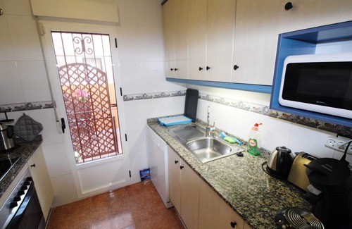 Los Montesinos Casa | Casa totalmente climatizada con piscina comunitaria.