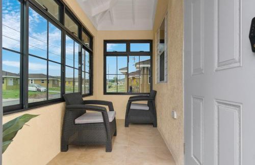 Old Harbour Casa | Fully Air Conditioned Colbeck Manor - The Geenie Gates