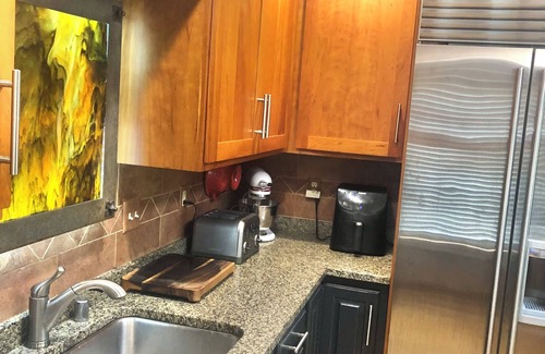 Verona Casa | Fully decked out 4 Bdrm, relaxing backyard retreat. Minutes from Epic