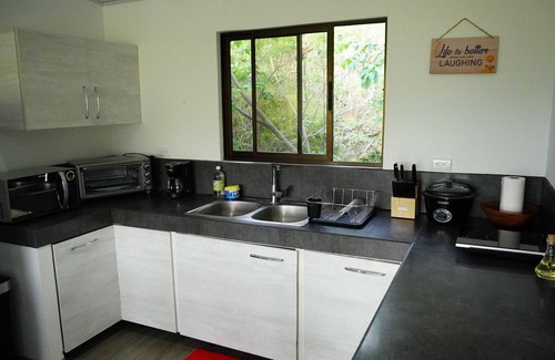 Playa Hermosa Apartamento | Fully equipped 2-bedroom apartment in Playa Hermosa with WiFi, AC and parking