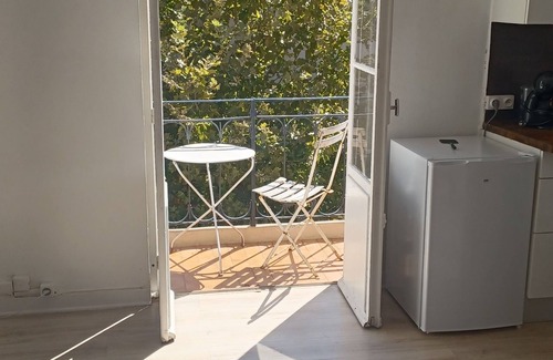 Le Rouret Apartamento | Fully-equipped 2-room apartment with 50m2 semi-covered terrace.