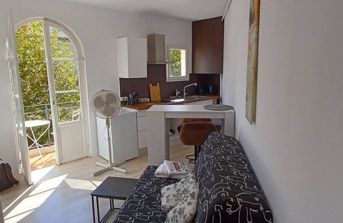 Le Rouret Apartamento | Fully-equipped 2-room apartment with 50m2 semi-covered terrace.