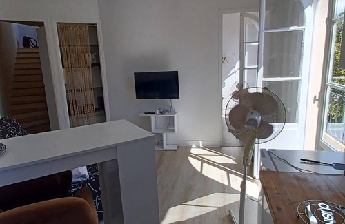 Le Rouret Apartamento | Fully-equipped 2-room apartment with 50m2 semi-covered terrace.