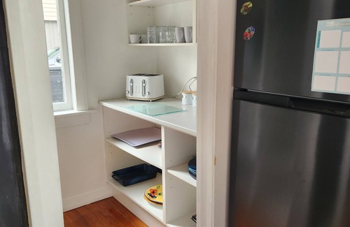 Glendowie Casa | Fully equipped 3 bedroom home free parking & WIFI close to beaches & city.
