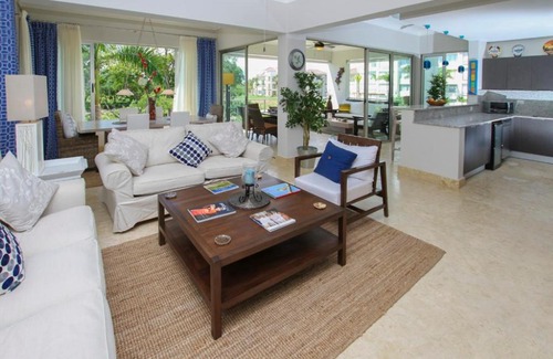 Punta Cana Apartamento | Fully equipped apartment overlooking golf course at luxury beach resort