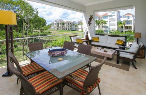 Punta Cana Apartamento | Fully equipped apartment overlooking golf course at luxury beach resort