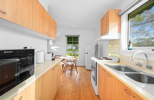 Balnarring Casa | Fully Equipped Balnarring Cottage for 4 w pool