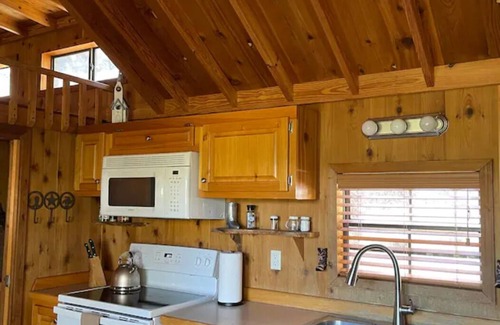 Alto Cabina | cabina totalmente equipada para una escapada de fin de semana con parrilla de propano y bañera de hidromasaje