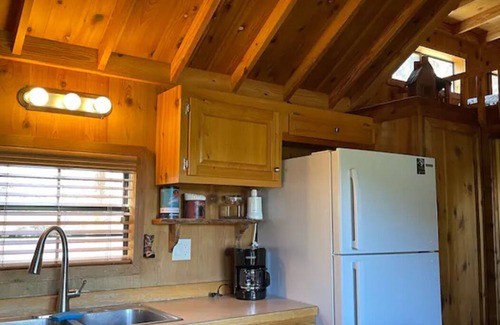Alto Cabina | cabina totalmente equipada para una escapada de fin de semana con parrilla de propano y bañera de hidromasaje