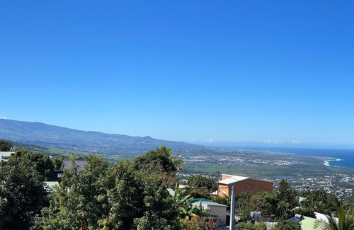 Les Avirons Apartamento | Fully equipped, comfortable accommodation with magnificent panoramic sea and mountain views
