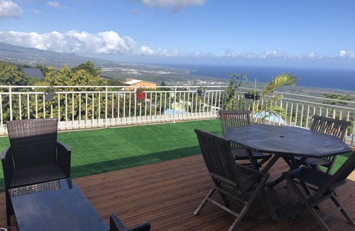 Les Avirons Apartamento | Fully equipped, comfortable accommodation with magnificent panoramic sea and mountain views