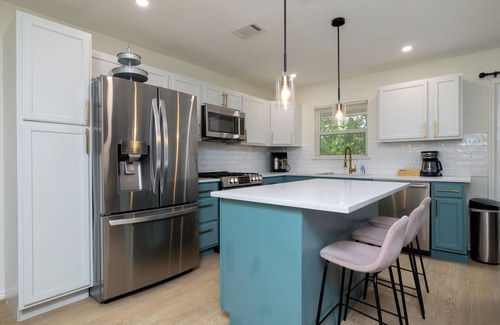 Lake Worth Cabaña | Fully Equipped DFW Retreat · Walk to Lake & Dining