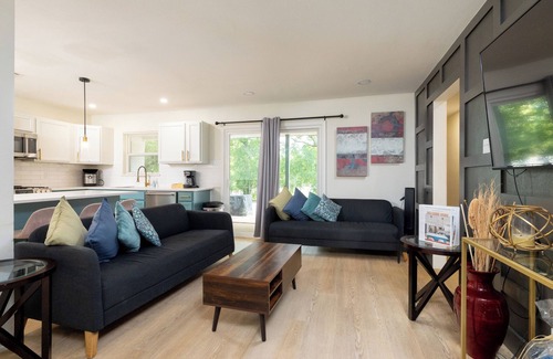 Lake Worth Cabaña | Fully Equipped DFW Retreat · Walk to Lake & Dining