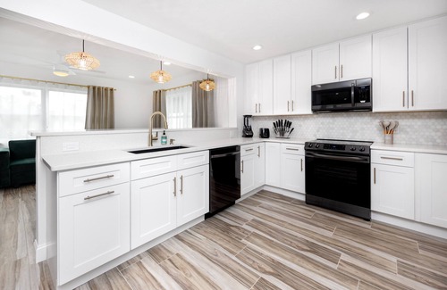 Palm Harbor Casa | Palm Harbor Fun Hub: Pool, Game Room, Movie Nights