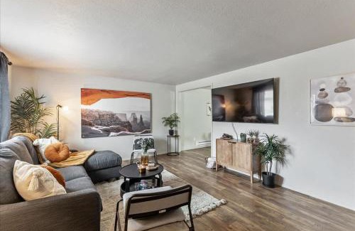 Ferron Casa | Fully Fenced Backyard Close to Trails & Sites