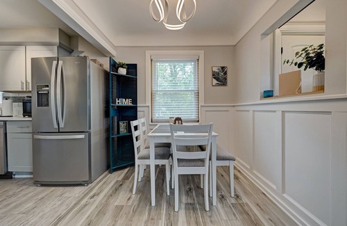Drayton Plains Casa | Fully Fenced~ Dog Friendly~13 mins to Pine Knob