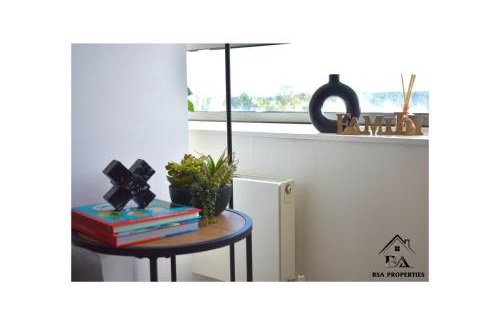 Bracknell Apartamento | Fully Furnished 2 Bed 2 Bath City Centre Luxury Apartment - Free Parking but reservation needed - Pets Allowed