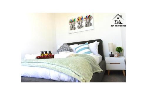 Bracknell Apartamento | Fully Furnished 2 Bed 2 Bath City Centre Luxury Apartment - Free Parking but reservation needed - Pets Allowed