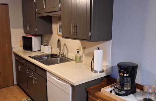 West Bend Condominio | Fully Furnished 2 Bedroom/1Bathroom - West Bend, WI