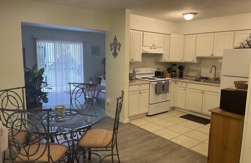 Englewood South Apartamento | "Fully Furnished 2BR/1BA Just 5 Mins from Stunning Englewood Beach, FL!"