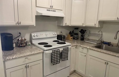 Englewood South Apartamento | "Fully Furnished 2BR/1BA Just 5 Mins from Stunning Englewood Beach, FL!"