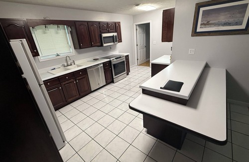Blountville Casa | Casa de 3 dormitorios y 3 baños totalmente amueblada para escapar del ajetreo de la ciudad.