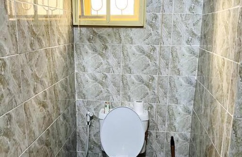 Ojodu Apartamento | Fully furnished 3-bedroom flat with parking area.